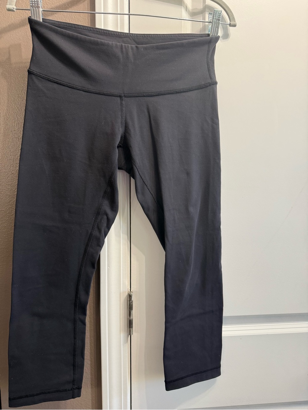 lululemon athletica Black Capri Leggings - size 6
